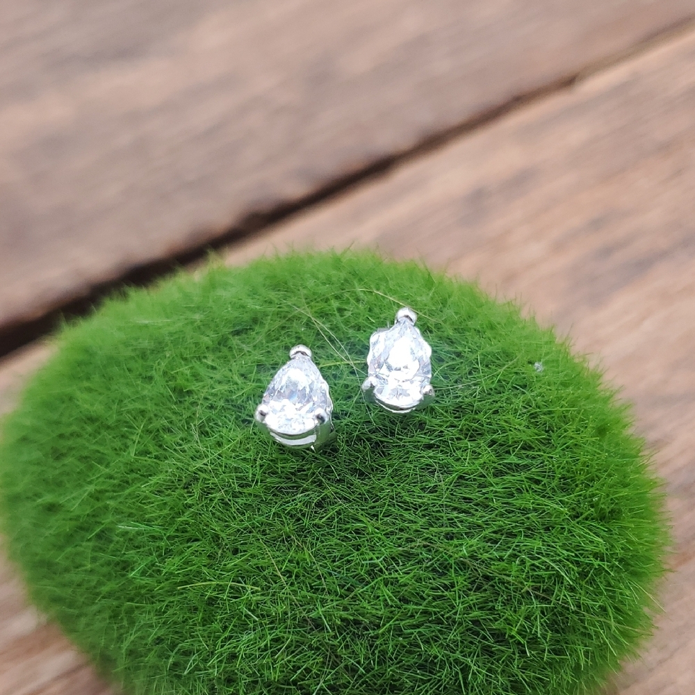 Sterling Silver Pear-Cut Clear Crystal Stud Earrings - 925 E603 .79 Gram